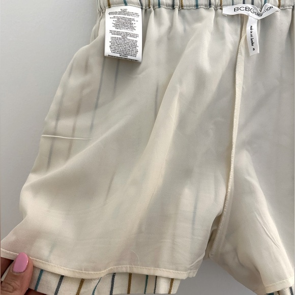 NEW Women's BCBGeneration Paper Bag White Shorts With Colorful Stripes - Picture 7 of 9